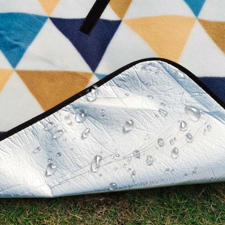 изготовленное на заказ флисовое водонепроницаемое пляжное одеяло для пикника для путешествий на открытом воздухе 